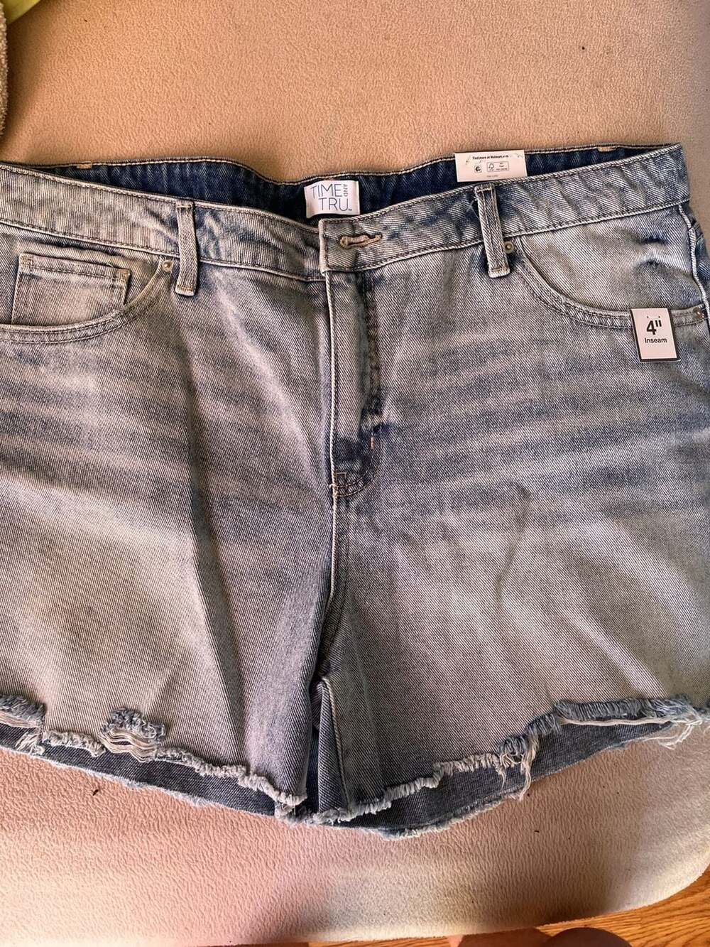 Time and Tru HR Fray Hem Short Size 18 Light Wash Denim